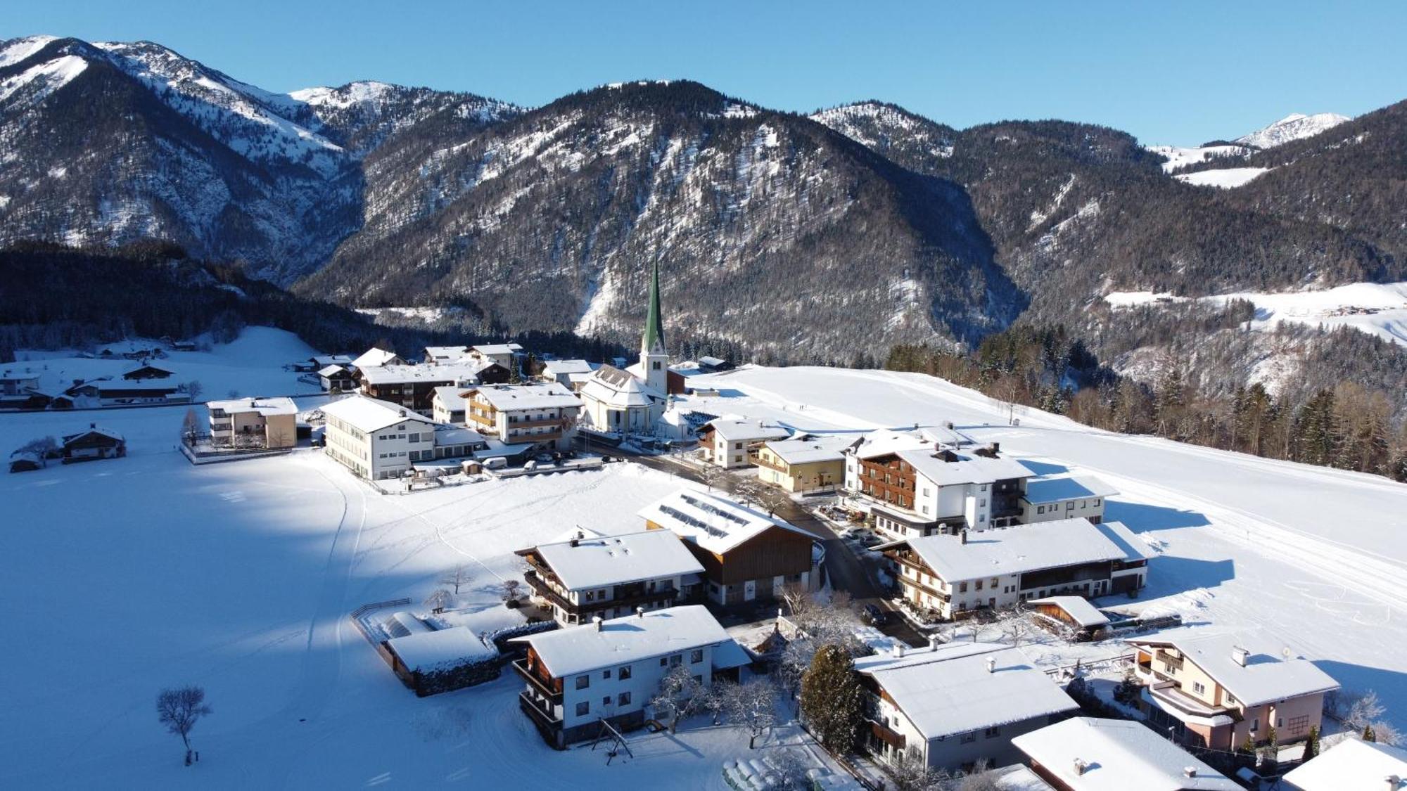 Hotel Neuwirt Brandenberg Екстериор снимка